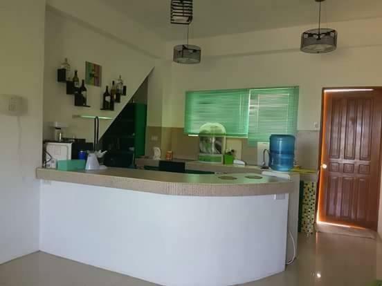 Hangout Beach Resort Катиклан Екстериор снимка