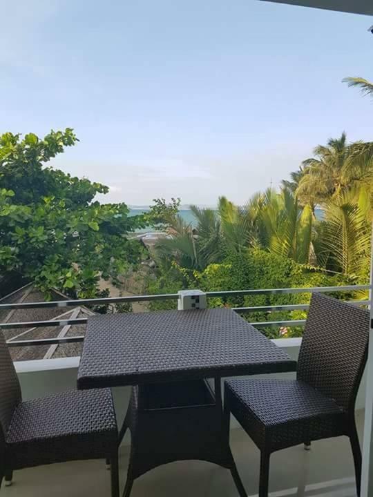 Hangout Beach Resort Катиклан Екстериор снимка